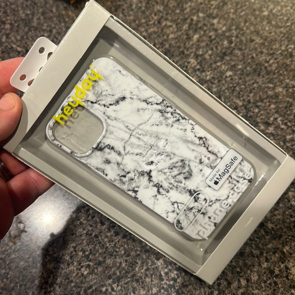 iPhone 13 case MagSafe